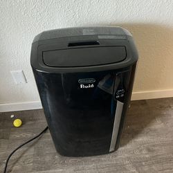 DeLonghi 700sqft Portable AC With Heater