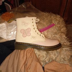 Doc Martins Junior 1460
Butterfly Leather Boots