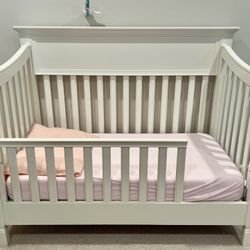 Pottery Barn Kids Larkin Convertible Crib + Toddler Kit + Mattress $1300 Retail