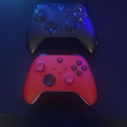 2 Xbox controllers
