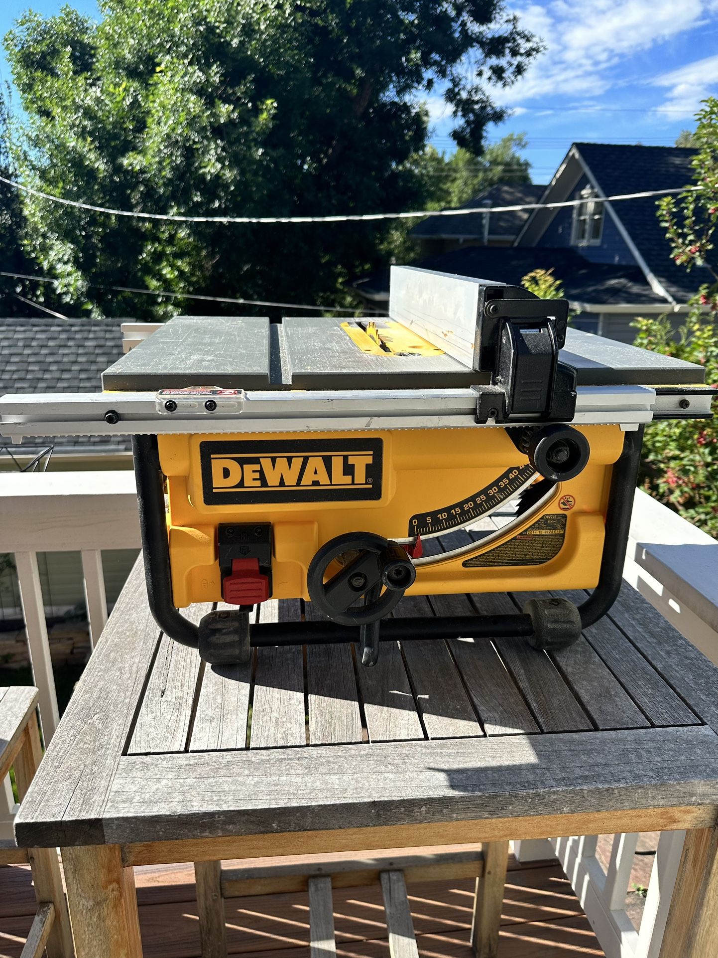 DeWalt DW745 Table Saw
