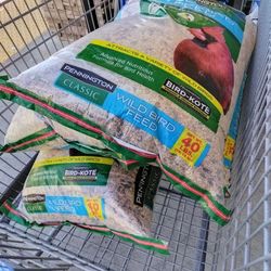Pennington Wild Bird Feed X4 - 40lb  Bags