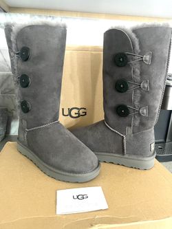 UGG Woman’s Bailey Button lll Suede Tall Boots Size 5 