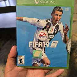 FIFA 19 Xbox One Game EA Sports Soccer NEW