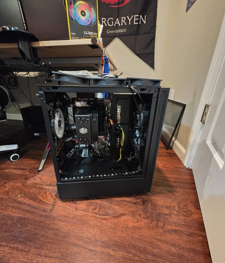 PC Case With Extra Accessories.