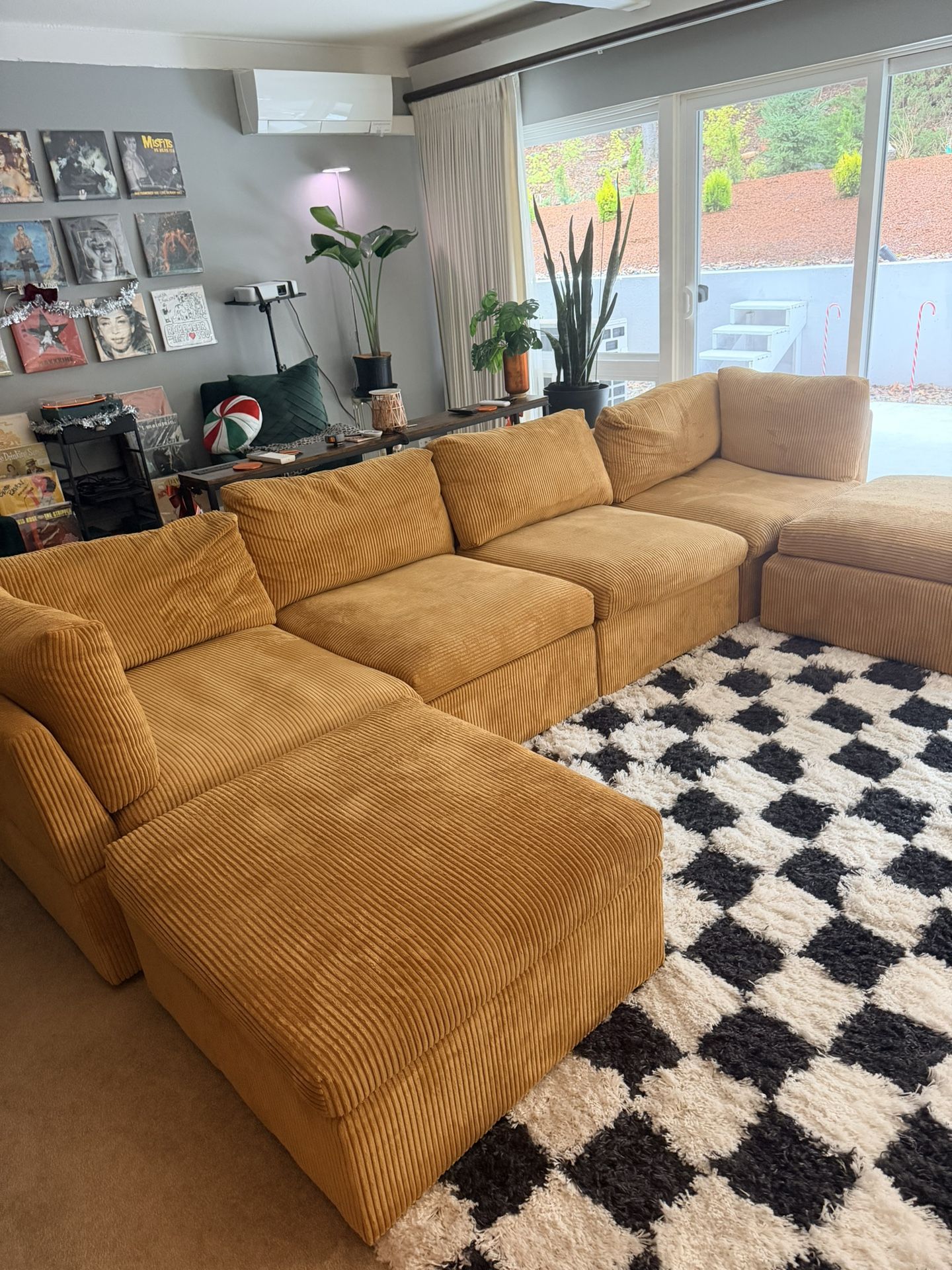 *FREE* Ginger Sectional Couch 