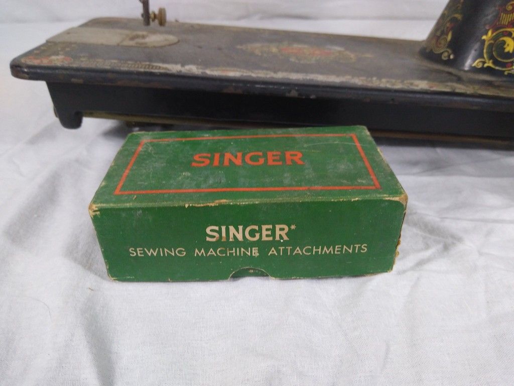 Antique 1910 Singer Sewing Machine G Series G0469742