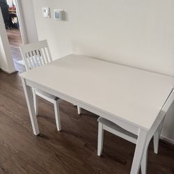 Dining Table & Chairs 