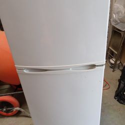 Mid Size Refrigerator 