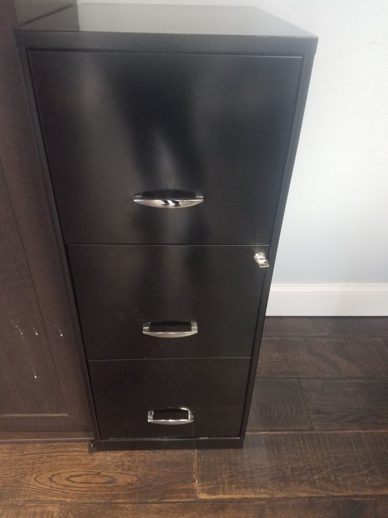 Filing Cabinet (only top 2 drawers lock)