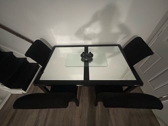 MODERN 5-PIECE DINING SET - MUST GO TODAY!
