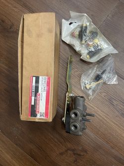 Leveling Valve