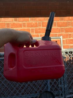 Blitz Red Plastic Gasoline Can