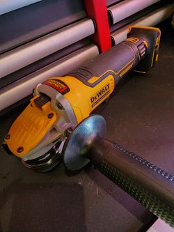 XR DeWalt Grinder 20V  4" 1/2"