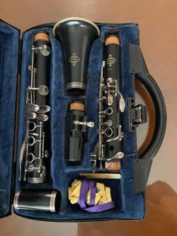Buffet Crampon E11 Wood Bb Clarinet (Made in Germany) - Complete Bundle with Reeds & Book