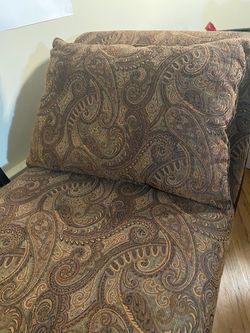 Paisley Upholstered Chaise Lounge with Pillow