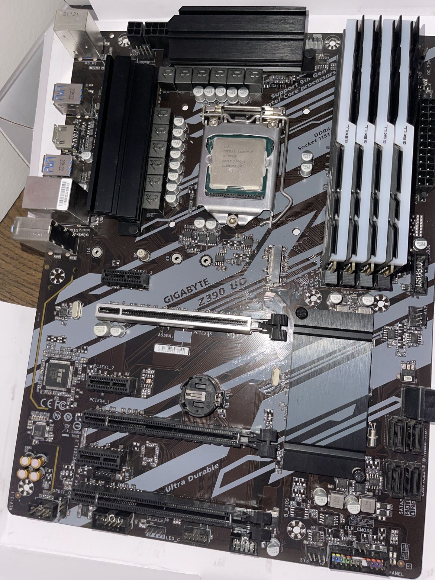 Motherboard Combo + i7 9700k + 32 RAM