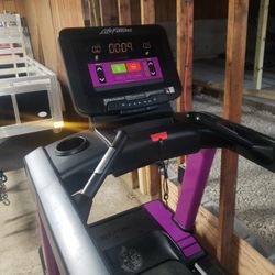 Life Fitness Treadmill 