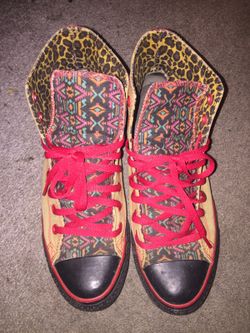 Converse Chuck Taylors MENS SZ 8 (runs big like 9-9.5)