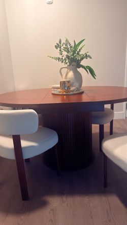 Round Wood Dining Table with Pedestal Base & chairs