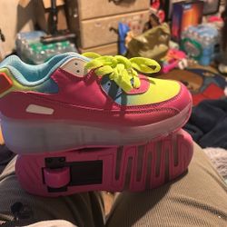 Roller Shoes Size 34  With Lights 