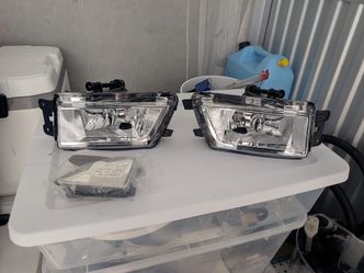 2016-2020 Volkswagen Passat Fog Lights Pair with Reflectors