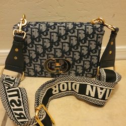 Crossbody Bags 