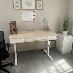 Standing desk with Tons Of height Settings 