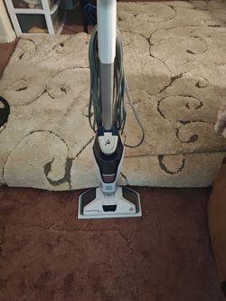 Máquina para limpiar los pisos y pulirlos,se usó muy poco.