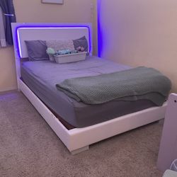 Queen size platform bed frame