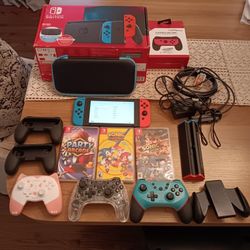 Nintendo Switch, 3 Games, 3 Controllers 