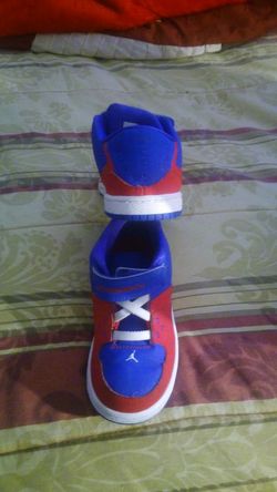JORDAN DE NINOS UNI SEX SIZE. 9 C GOOD CONDISION