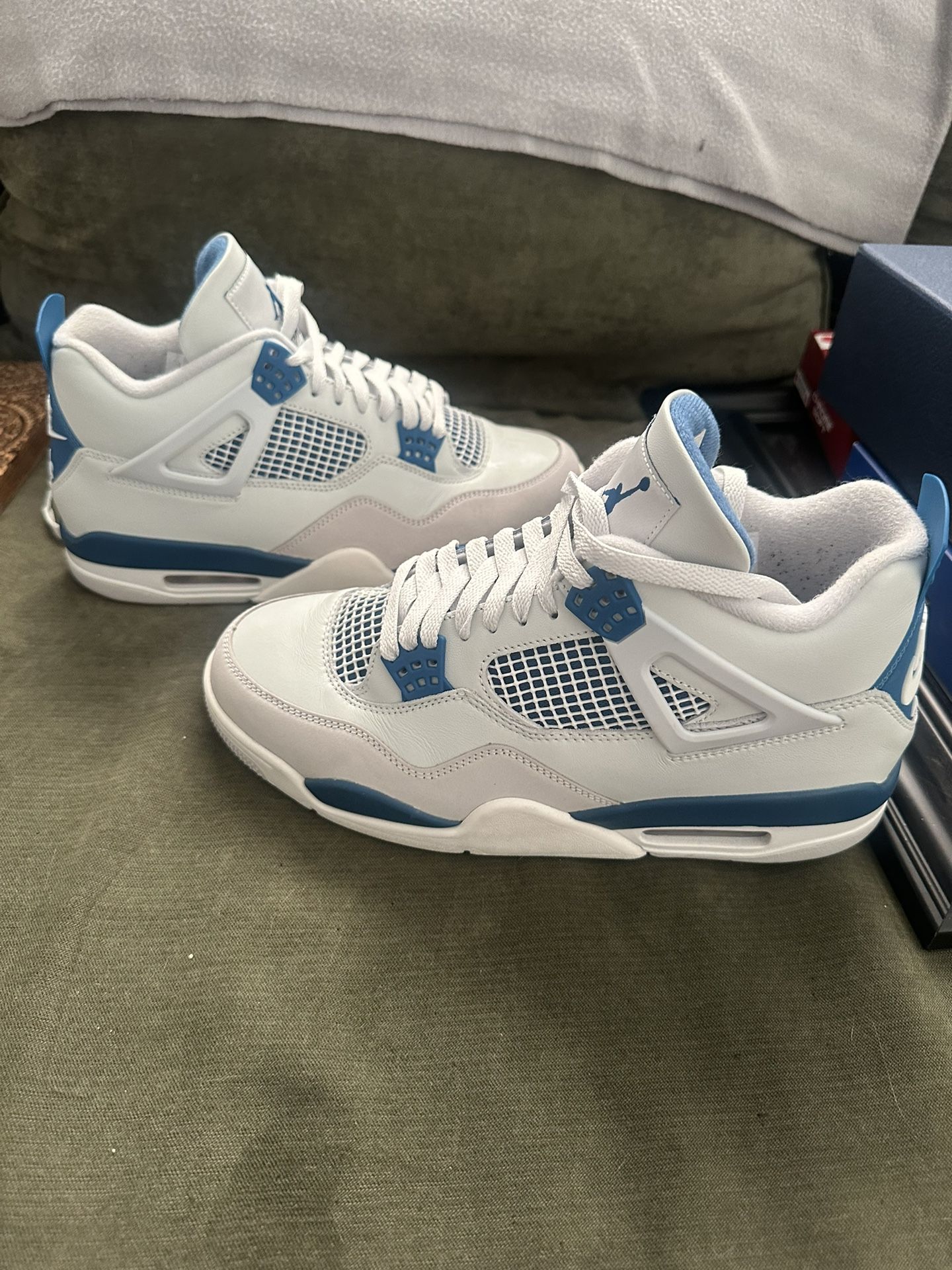 Jordan retro 4 (Military blue) Size 10