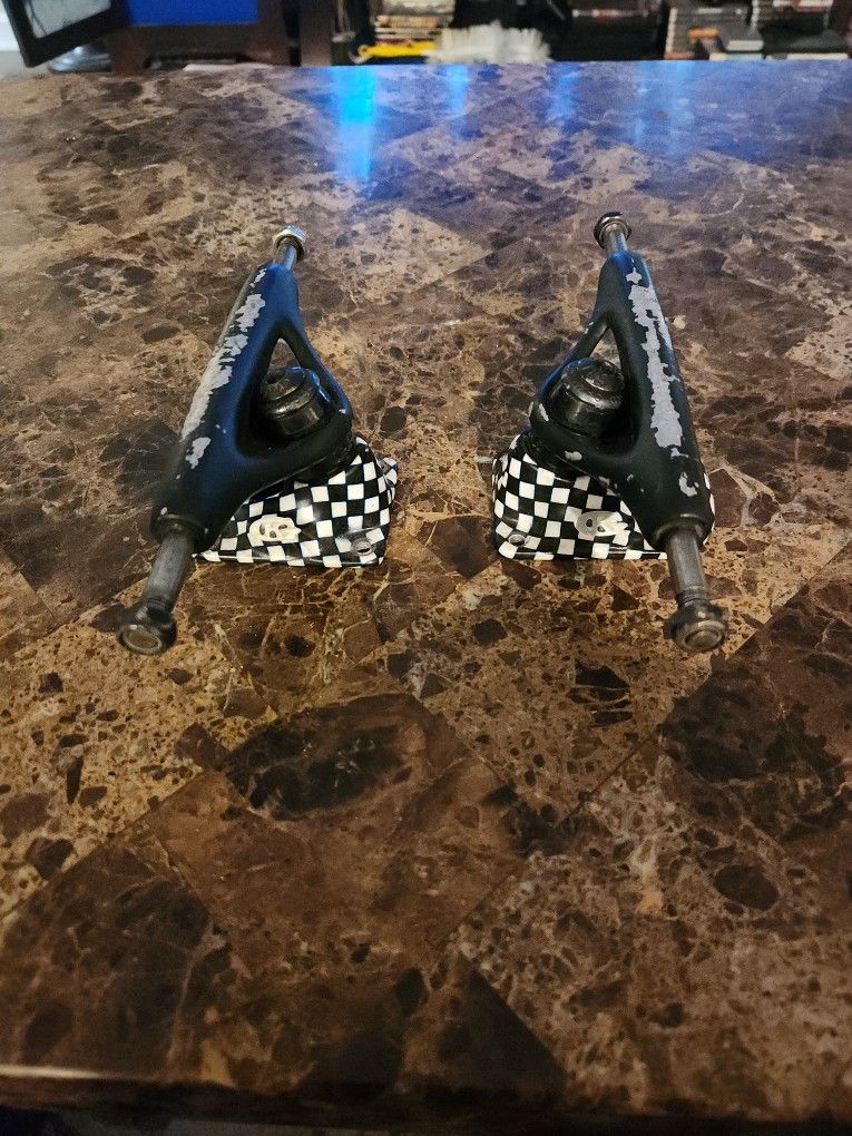 Vintage Grind Kings Skateboard Trucks - Checkered