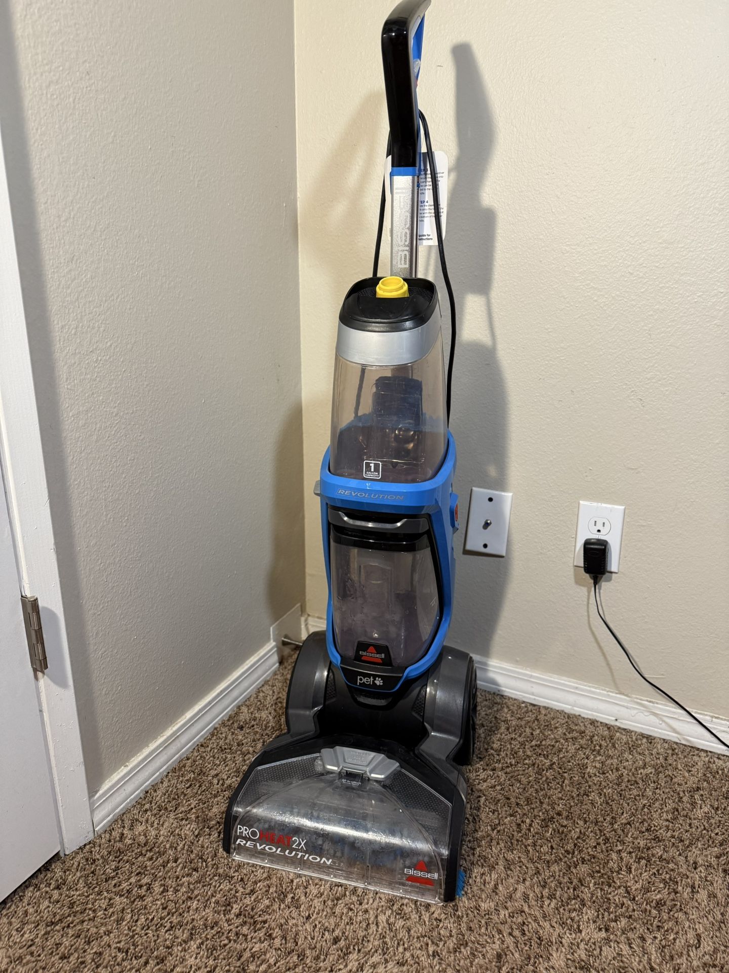 Bissell ProHeat 2X Revolution Pet Pro Carpet Cleaner Works Great