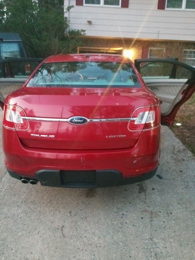 2010 Ford Taurus