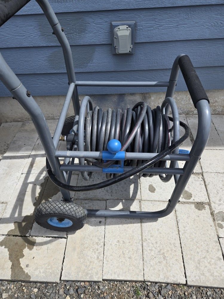Hose Reel With 200ft Of Hose