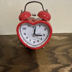 3in Small Heart Shape Loud Twin Bell Plastic Alarm Clock Silent Analog Quartz Nightlight Clock for Heavy Sleepers