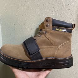 Cougar Paws Performer Roofing Boots unsurpassed traction and stability on steel surfaces. New no box, Size 11.5