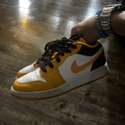 Jordan 1 Low TAXI Size 4.5Y