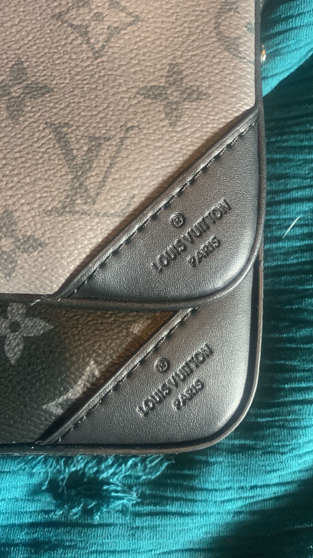 Reverse Monogram Messenger Bag(Dust Bag)