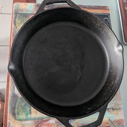 Lodge Cast Iron Skillet with Assist Handles, Pan
