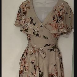 🥳 NEW SMALL And Medium Gorgeous Dresses. SALE ONLY $ 10 And $5 🍀