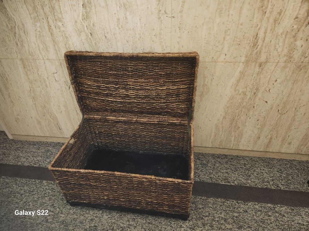 Farmhouse Wicker Trunk