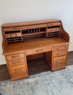 Free must go today!!!! Beautiful Oak Roll Top Desk – Vintage Executive Writing Desk