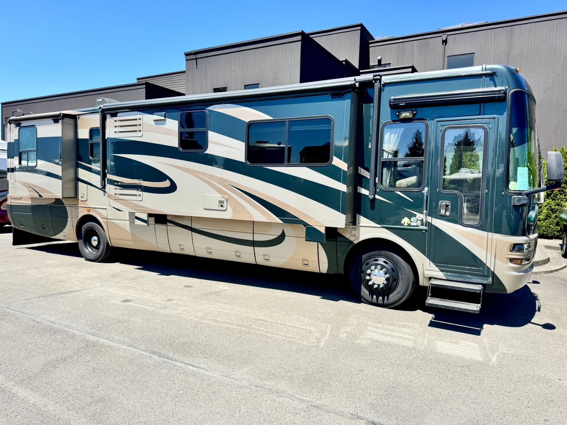 2006 National RV Tropi-Cal Diesel 