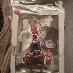 A Beautiful Collecters Item Hanna Montana 2008 Doll