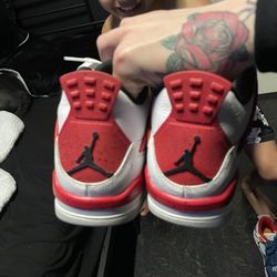 Air jordan 4s red