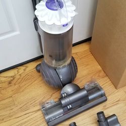NEW cond DYSON BIG BALL VACUUM WITH COMPLETE ATTACHMENTS  , AMAZING POWER SUCTION  , WORKS EXCELLENT  , IN THE BOX 