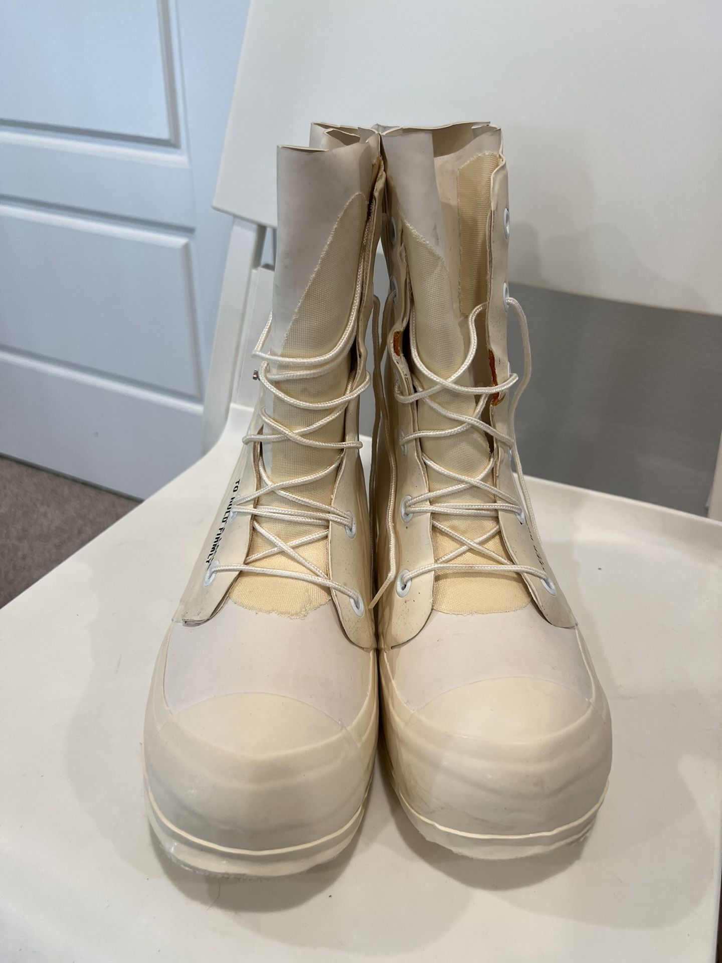 US MILITARY BATA BUNNY BOOTS 5R ( FITS MEN SIZE 6-7)